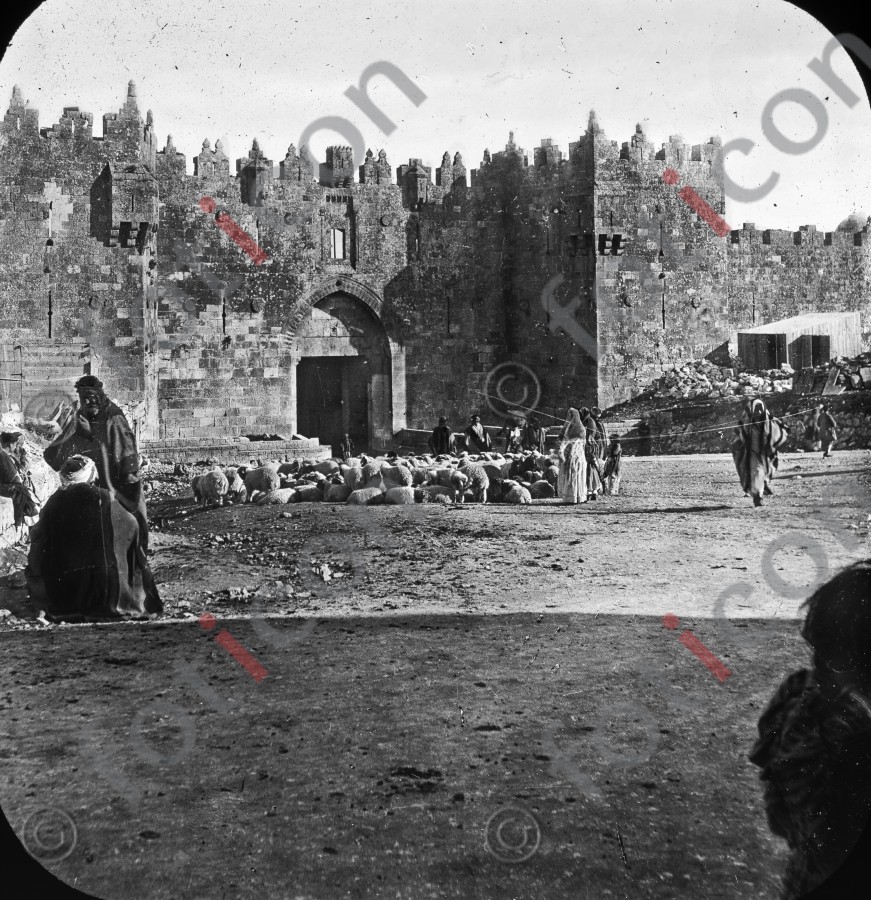 Damaskustor | Damascus gate - Foto foticon-simon-heiligesland-54-031-sw.jpg | foticon.de - Bilddatenbank für Motive aus Geschichte und Kultur